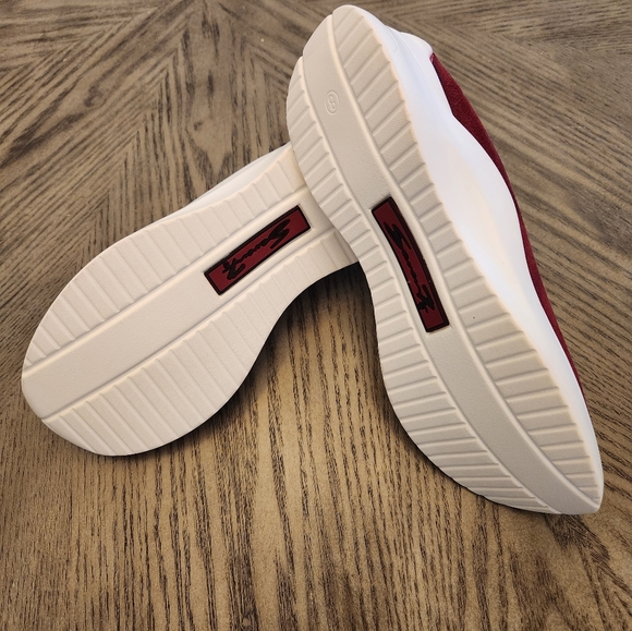 Ladies SEVEN 7 Red Vegan Waterproof Leather Comfort Slip On Sneaker Size 9 - Picture 3 of 5